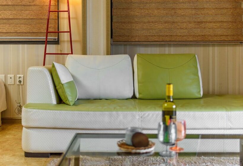 Tongyeong Honey Spa Pension