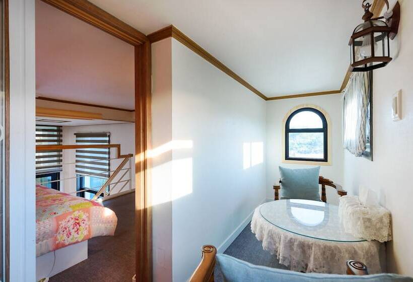 Tongyeong Honey Spa Pension