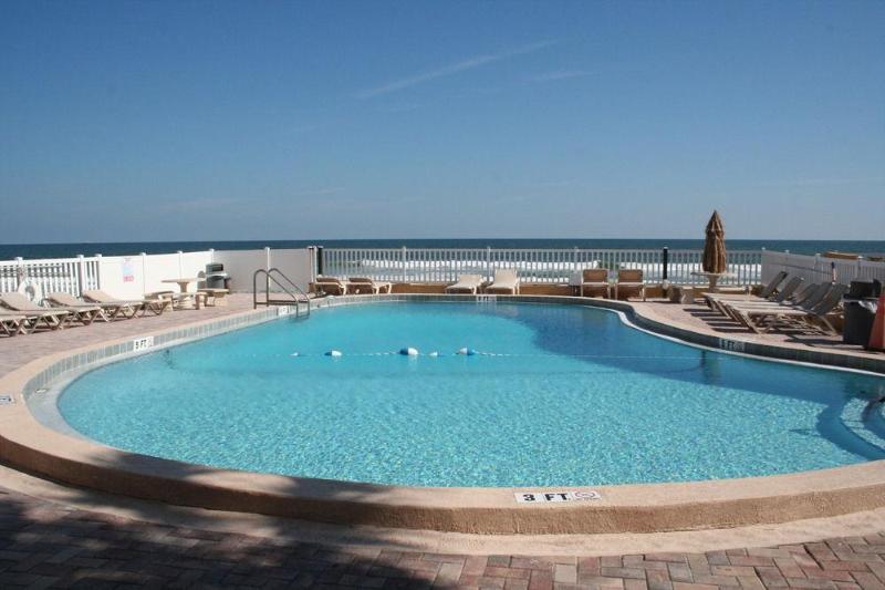 Driftwood Beach Motel