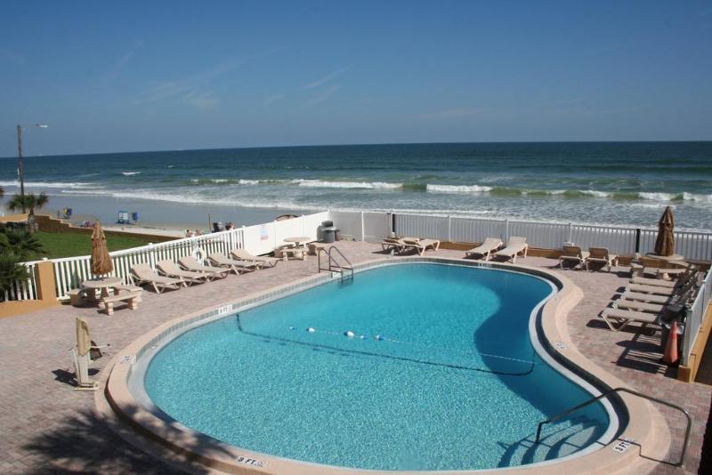 Driftwood Beach Motel