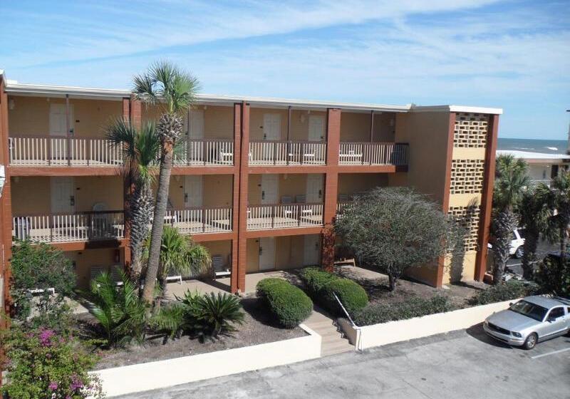 Driftwood Beach Motel