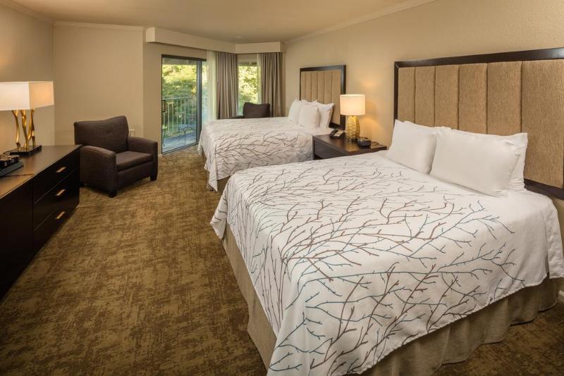 Eagle Ridge Inn & Resort