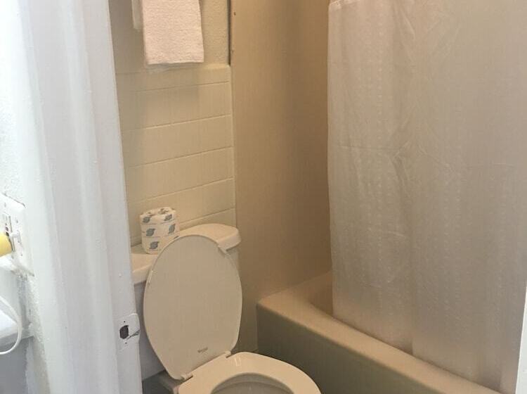 A Victory Hotel   Southfield