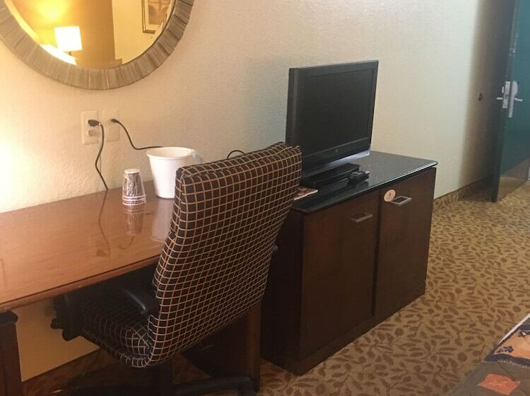 A Victory Hotel   Southfield