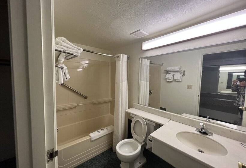 فندق A Victory Inn  West Dearborn