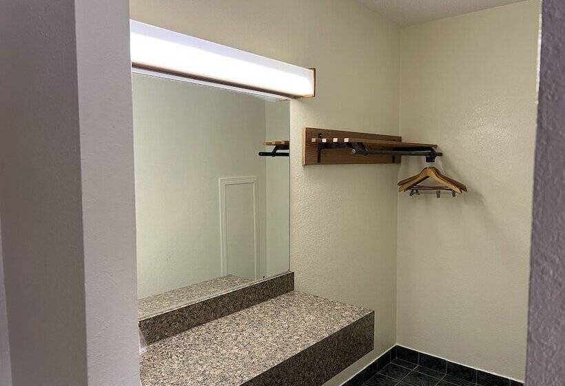 فندق A Victory Inn  West Dearborn