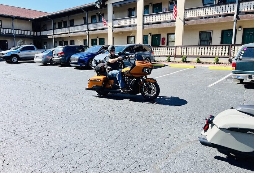 فندق Alpine Valley Inn