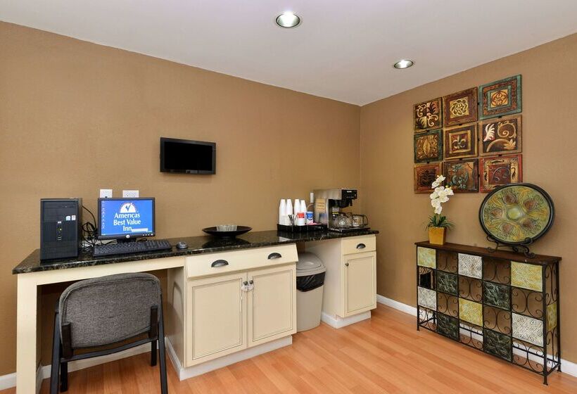 هتل Americas Best Value Inn Near Downtown Nashville