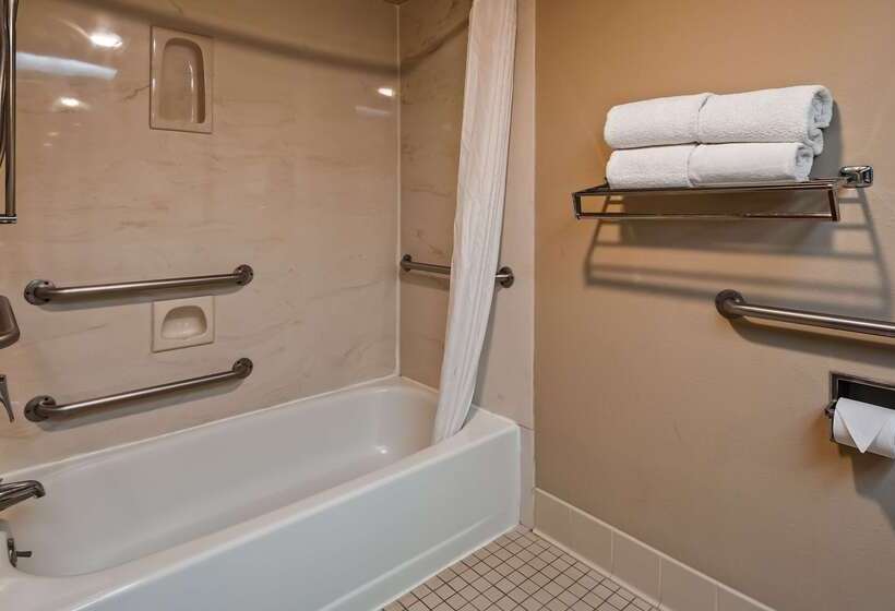 هتل Best Western East Towne Suites