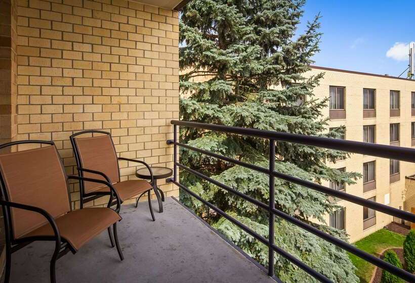 Отель Best Western East Towne Suites