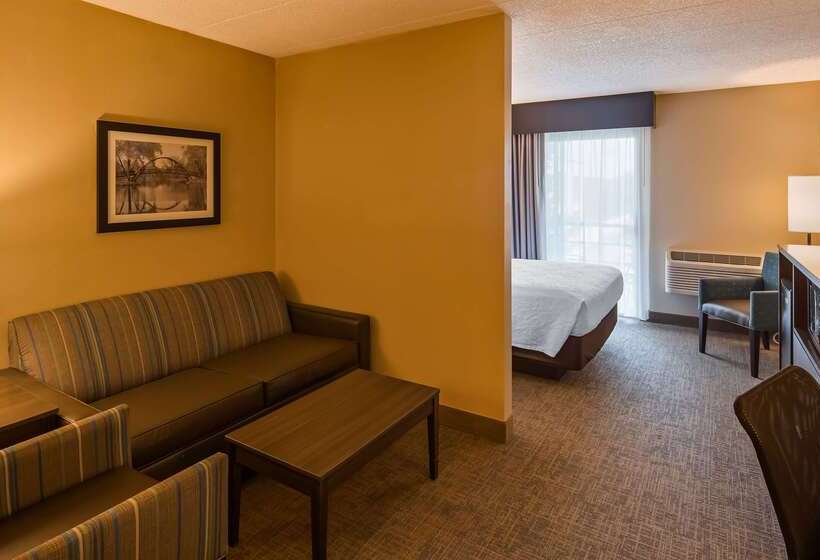 Отель Best Western East Towne Suites