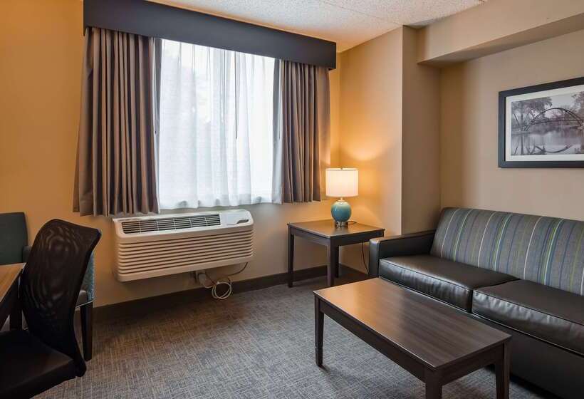 Отель Best Western East Towne Suites