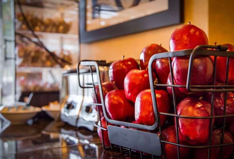 هتل Best Western East Towne Suites