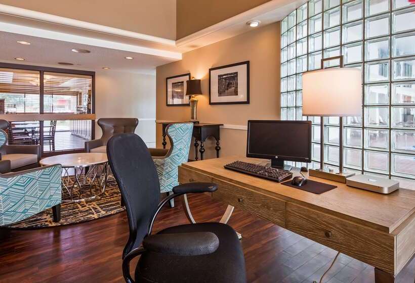 Отель Best Western East Towne Suites