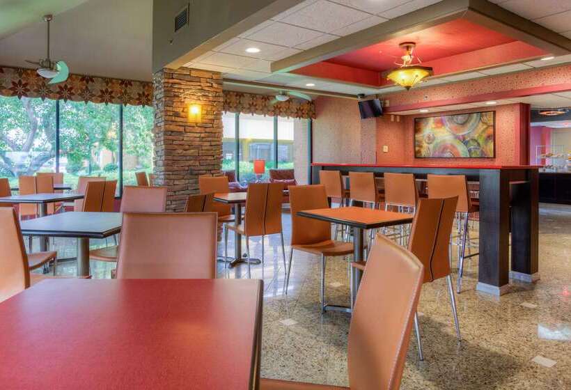 호텔 Comfort Inn & Suites Evansville Airport