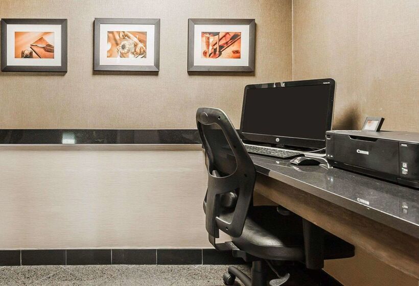 בית מלון כפרי Comfort Inn Denver East