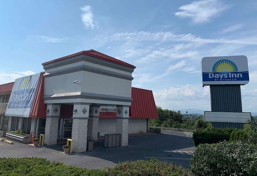 בית מלון כפרי Days Inn By Wyndham Harrisonburg