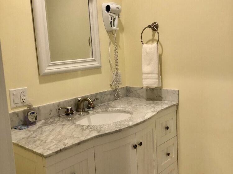 فندق Driftwood Inn