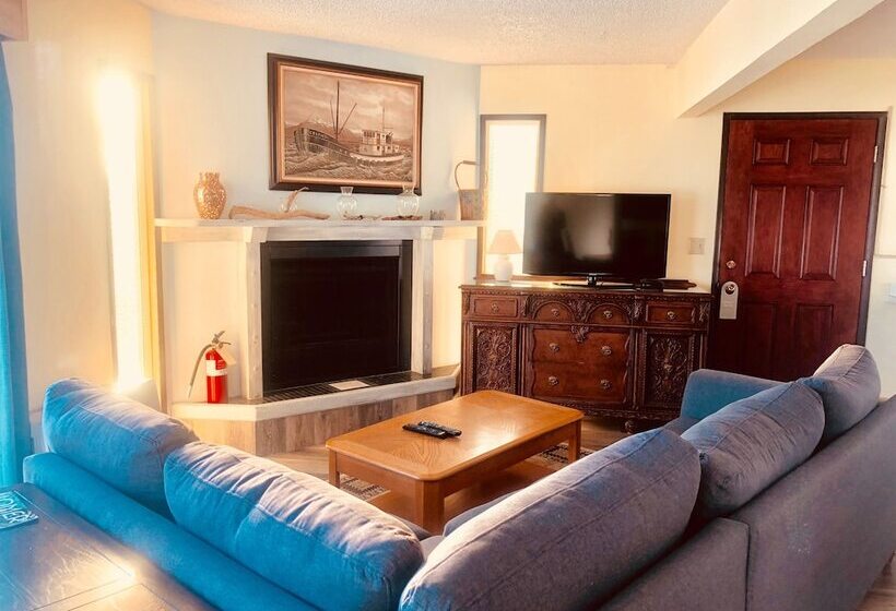 فندق Driftwood Inn