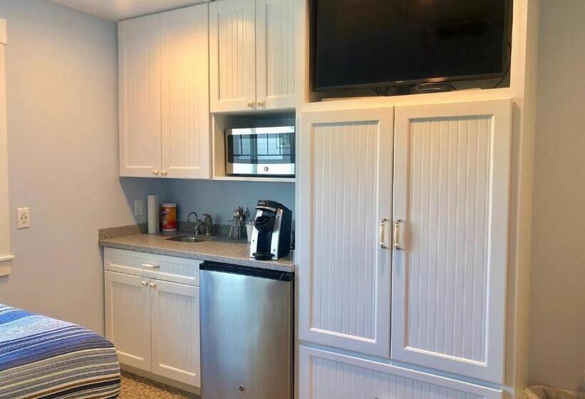 فندق Driftwood Inn