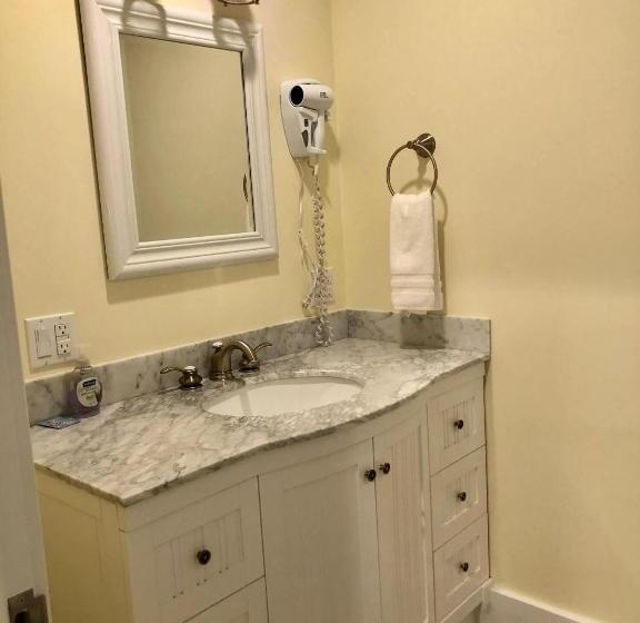 فندق Driftwood Inn