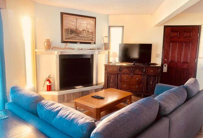 فندق Driftwood Inn