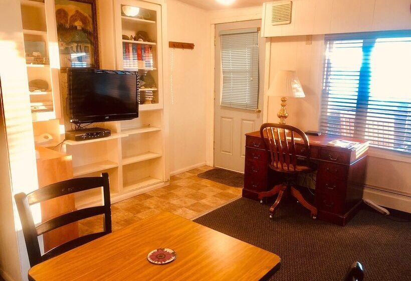 فندق Driftwood Inn