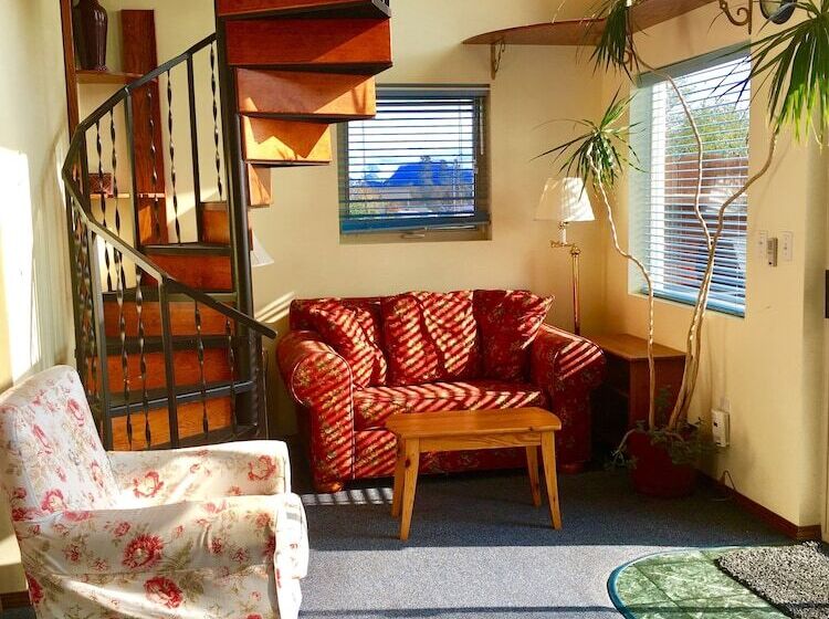 فندق Driftwood Inn