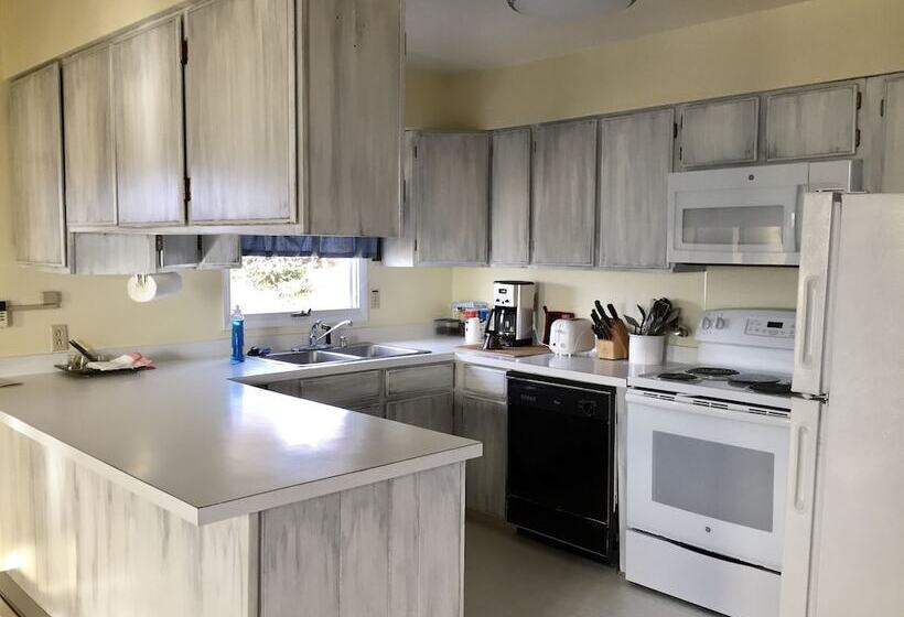 فندق Driftwood Inn