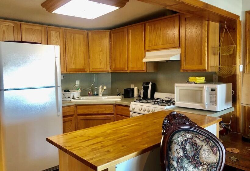 فندق Driftwood Inn