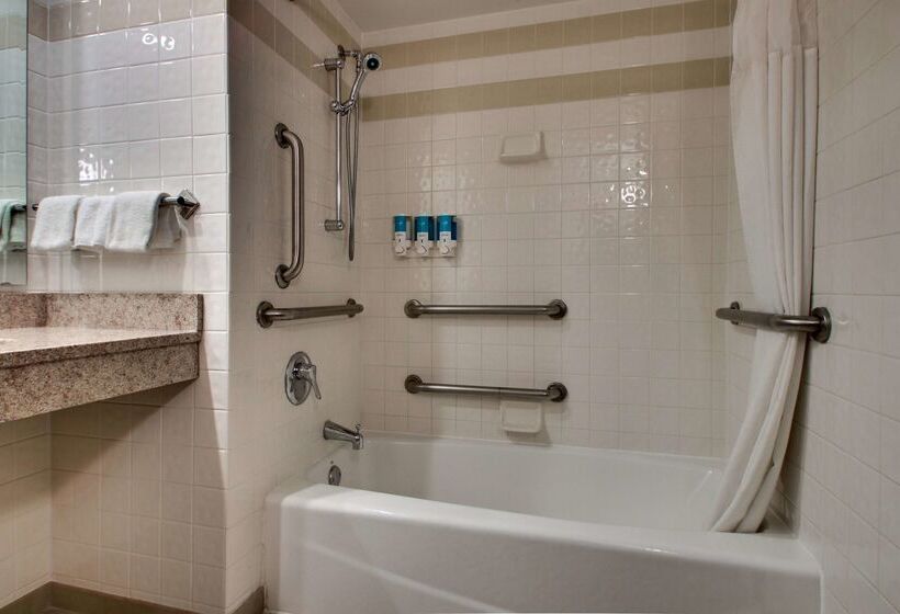 בית מלון כפרי Drury Inn & Suites Bowling Green