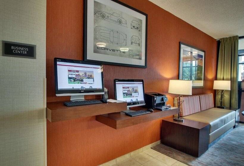 בית מלון כפרי Drury Inn & Suites Bowling Green