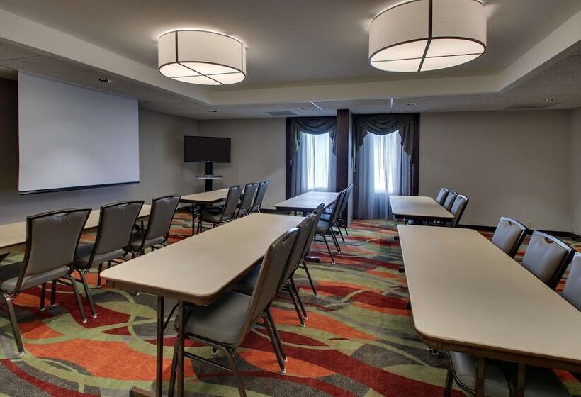 בית מלון כפרי Drury Inn & Suites Bowling Green