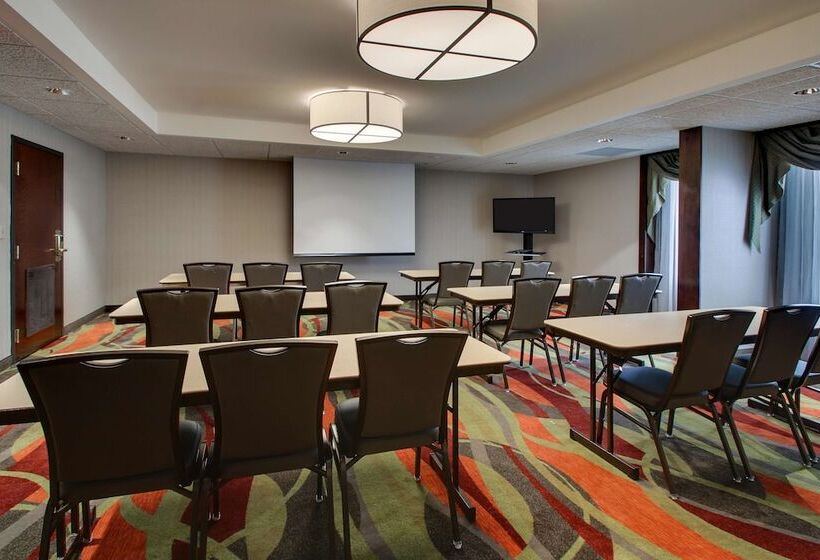 בית מלון כפרי Drury Inn & Suites Bowling Green