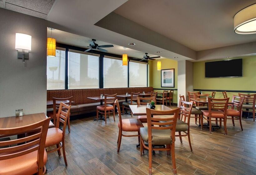 בית מלון כפרי Drury Inn & Suites Bowling Green