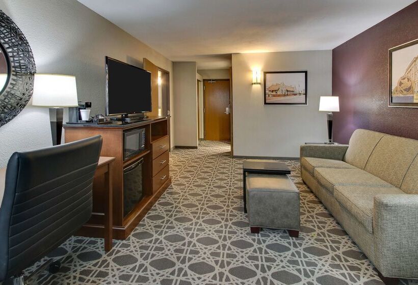 Отель Drury Inn & Suites Poplar Bluff
