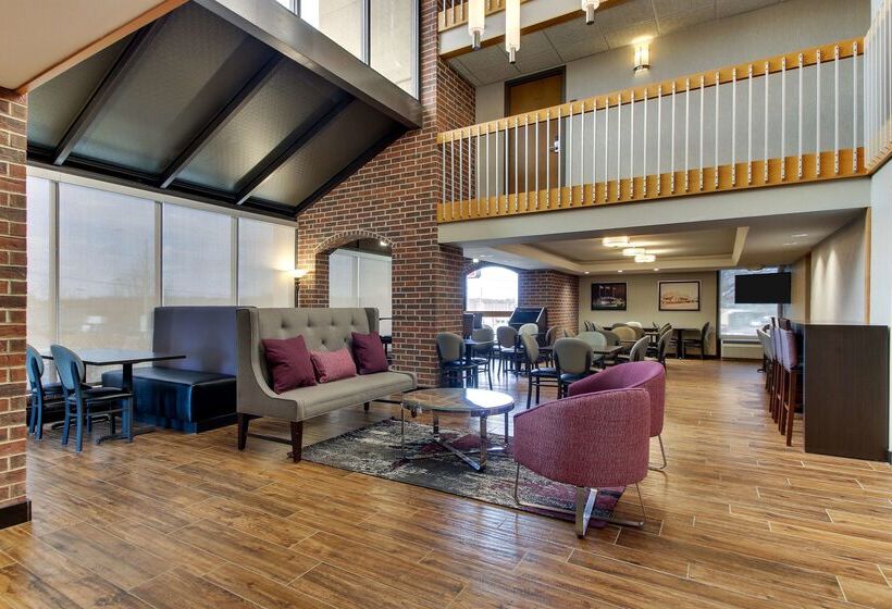 ホテル Drury Inn & Suites Poplar Bluff