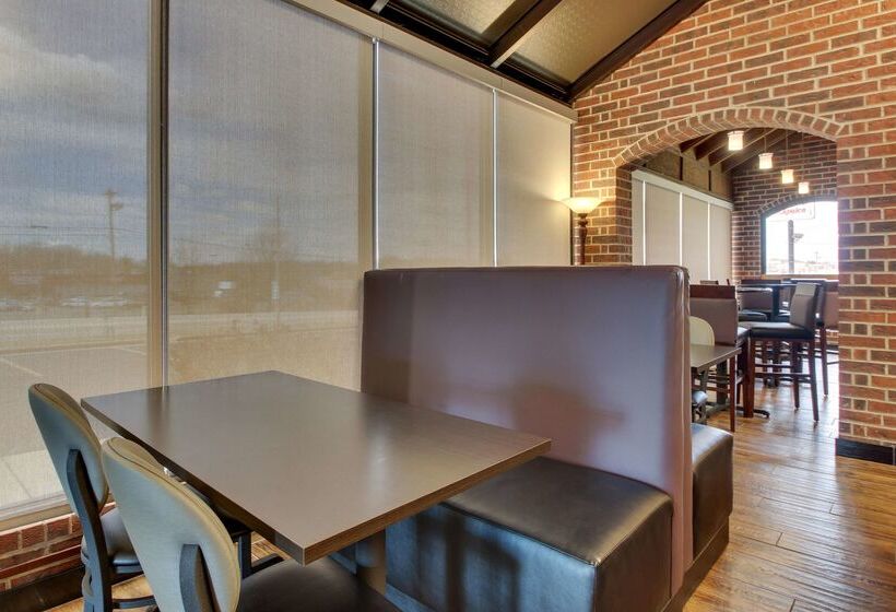 Отель Drury Inn & Suites Poplar Bluff