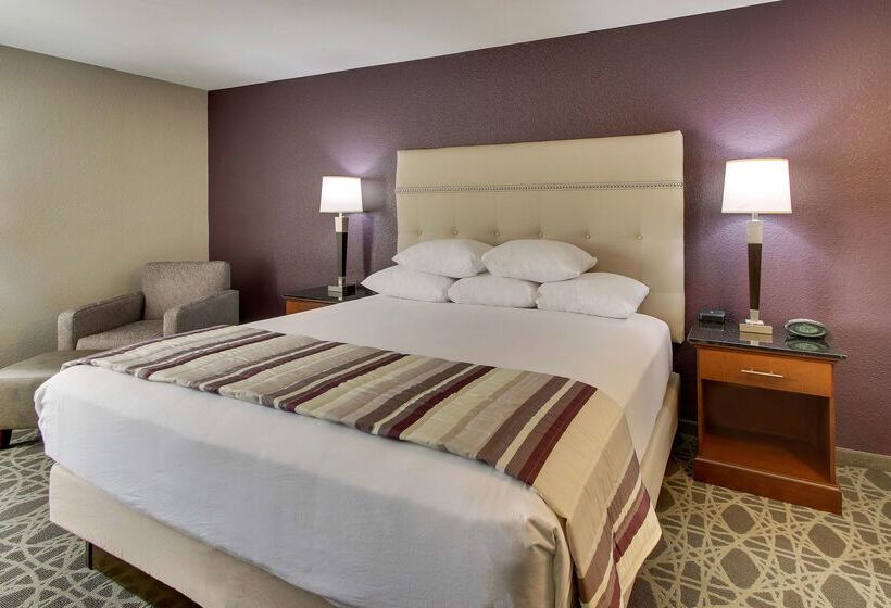 Отель Drury Inn & Suites Poplar Bluff