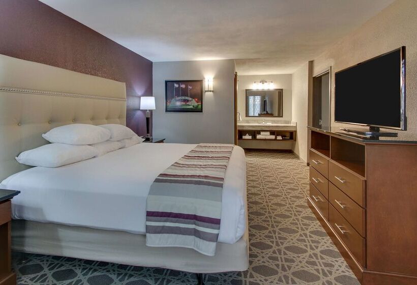 Отель Drury Inn & Suites Poplar Bluff