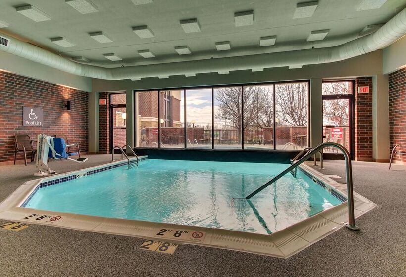 ホテル Drury Inn & Suites Poplar Bluff