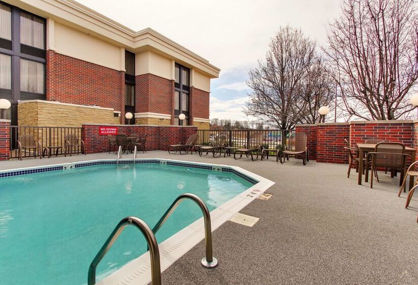 Отель Drury Inn & Suites Poplar Bluff