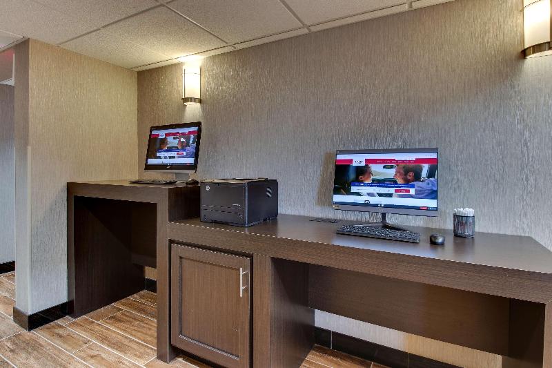 ホテル Drury Inn & Suites Poplar Bluff