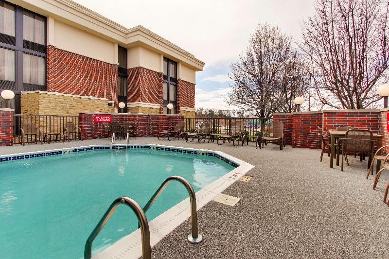 Отель Drury Inn & Suites Poplar Bluff