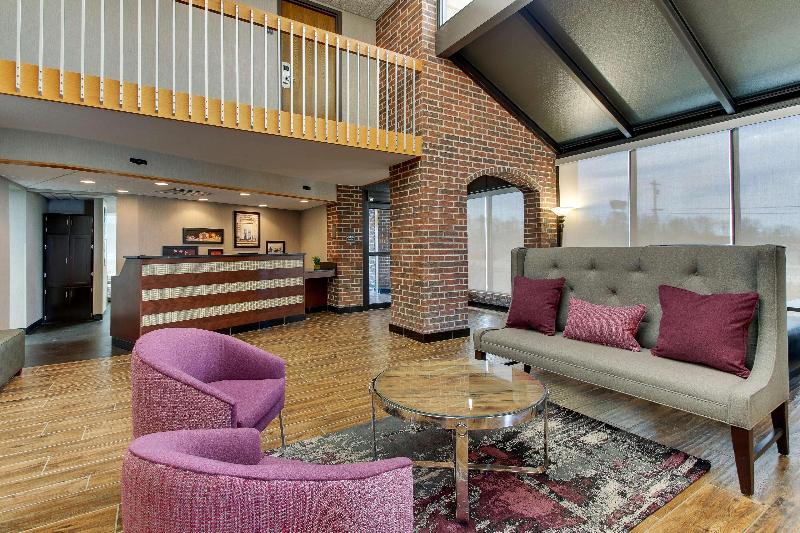 Отель Drury Inn & Suites Poplar Bluff