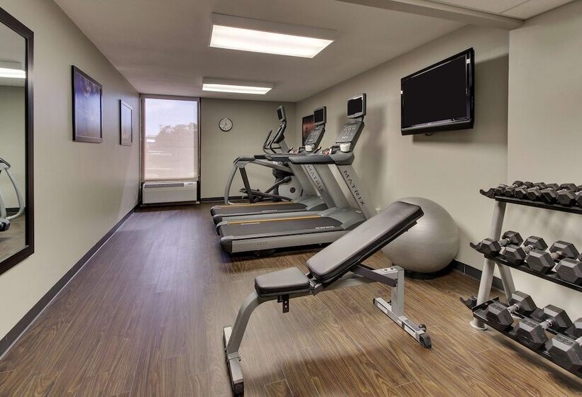 ホテル Drury Inn & Suites Poplar Bluff