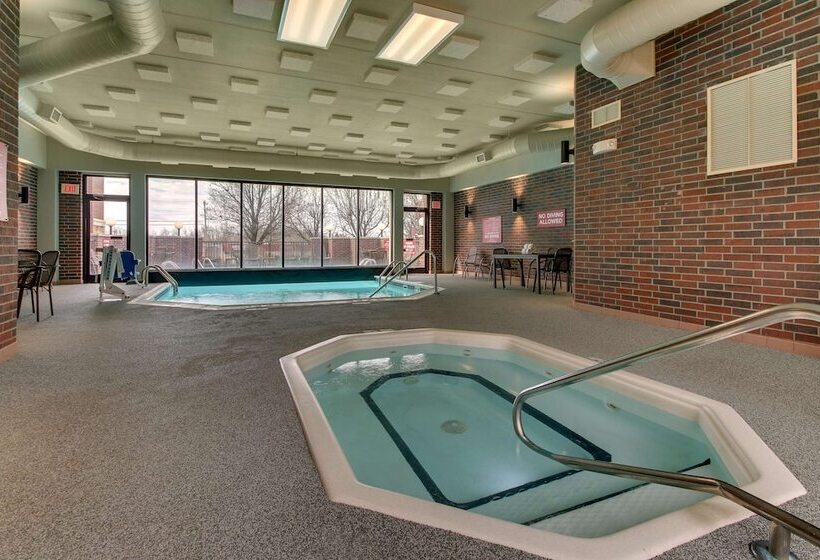 Отель Drury Inn & Suites Poplar Bluff