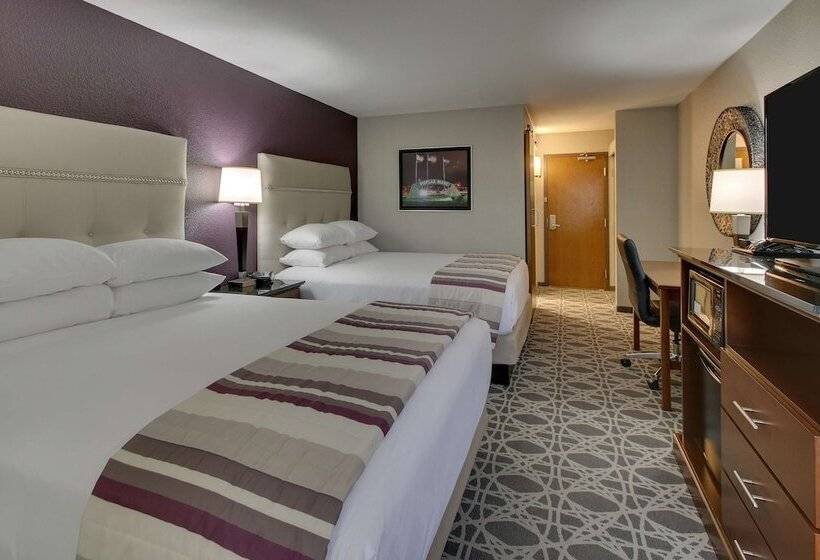 Отель Drury Inn & Suites Poplar Bluff