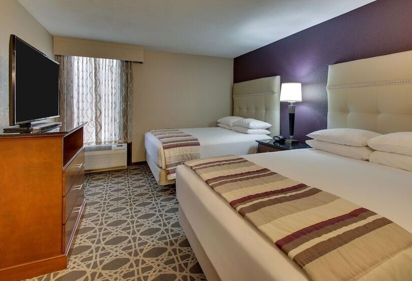 Отель Drury Inn & Suites Poplar Bluff