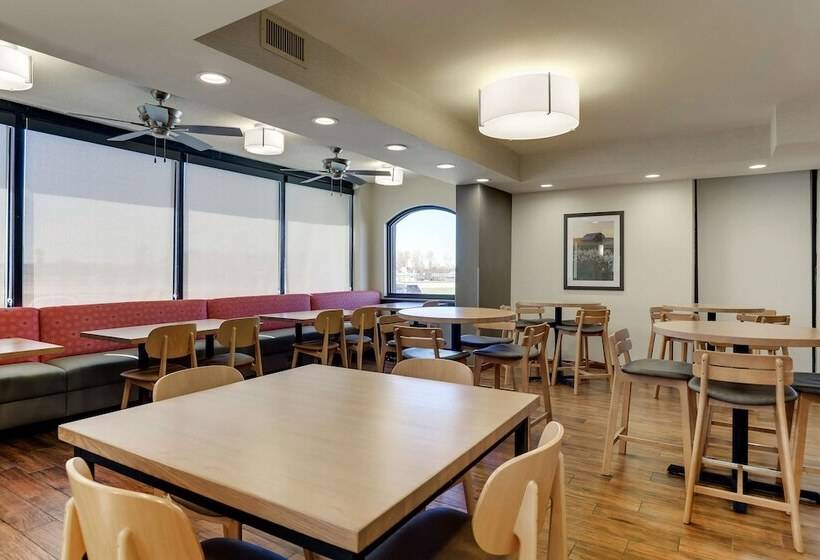 فندق Drury Inn & Suites Marion